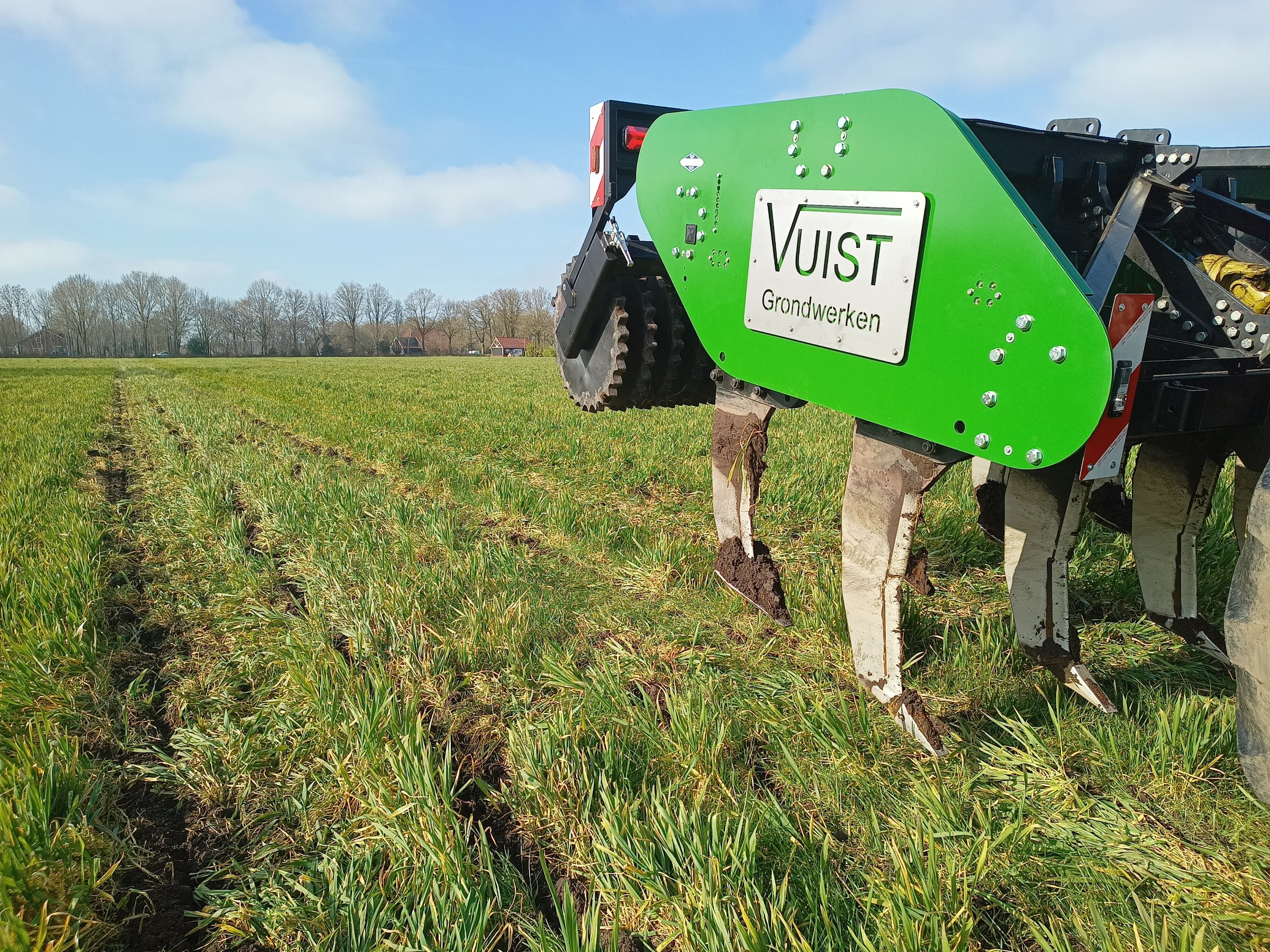 Imants Cultermatic breekt verdichte grond open op een perceel